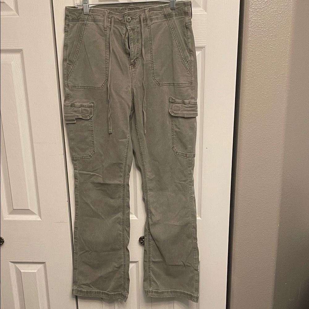 American Eagle Outfitters Women’s Cargo Pants in Olive